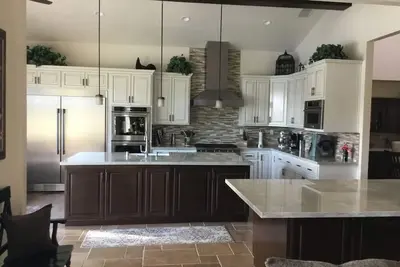Image de Nouvelle liste! Lakefront Belle Condo de luxe entièrement rénové! 2489 Sq. Ft