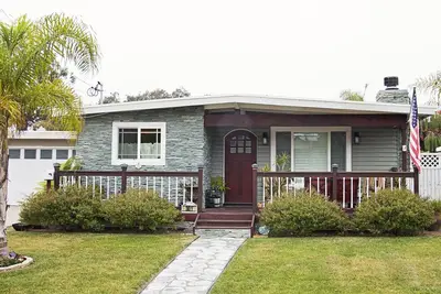 Image de Getaway Beach Bungalow, Carlsbad Village, Famille / Animaux acceptés, 1 pâté de maisons de la plage
