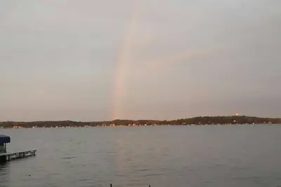 Image de Emplacement idéal sur le lac Waubesa, à 10 minutes du centre-ville de Madison et du campus Uw