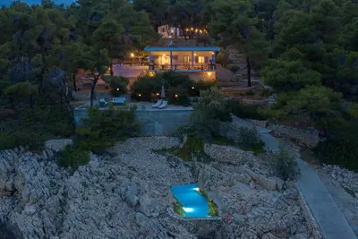 Alonissos Villa (Mare Nostrum), Sea Front, Private Pool, Family Friendly