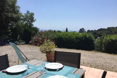 Image de Villa privée avec superbe vue mer et terrasse ombragée calme, golf de st tropez