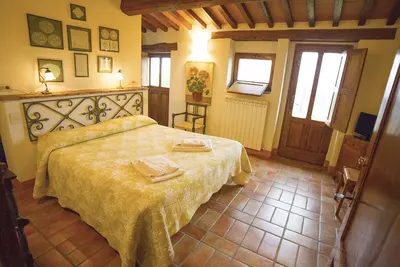 Image de Grande chambre double: salle de bain privée, accès privé, jardin et piscine