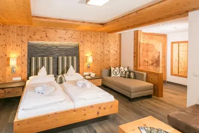 Image de Expérience de montagne et de randonnée dans la chambre \"Zirbenstein\" - Alpenhof, hôtel de campagne