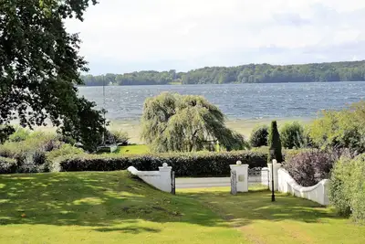 Image de Bosau: appartement familial sur le lac de Plön avec un lac