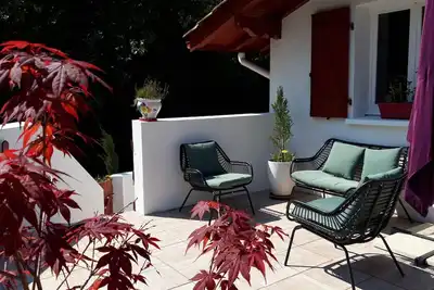 Image de Coquet gîte T3-96 m2 - calme-piscine 8x4 chauffée en saison - terrasse 30 m2.