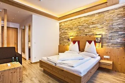 Image de Chambre \"Mitterspitz sans balcon\", 4-6 nuits - Alpenhof, hĂ´tel de campagne