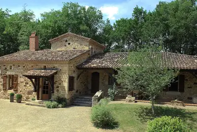 Image de Aux portes du Périgord, magnifique maison en pierre, calme et reposante.