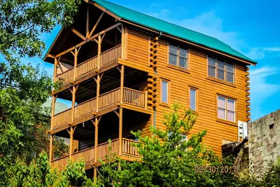 Image de RÉCEMMENT RÉNOVÉ! 3/3-Bain W / Loft Awesome Mtn. Vues Wifi. Dort jusqu'à 14.