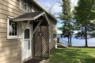 Image de Lodge 4 chambres sur le lac AuTrain! Motoneige, PĂŞche, Ski! Beaucoup de stationnement!