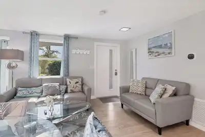 Image de Villa spacieuse avec jardin tropical luxuriant très proche de Siesta Key!