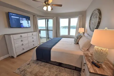 Image de *Vue Imprenable! Magnifique! Canal Principal * Nouveaux 2 Lits King / 2ba * Sleeps 6 *