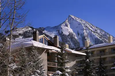 Image de Ski in / ski out Condo Crested Butte-à pied des remontées mécaniques, des magasins et des restaurants-bain à remous