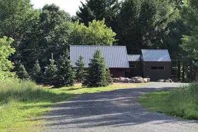 Image de Tiny Home sur Snowshoe Creek et Little Wood Lake (stationnement pour véhicules de camping avec électricité)