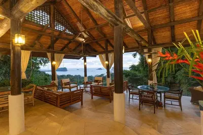 Image de Superbe villa balinaise. 5 lits king w / vue sur l'océan et la piscine.
