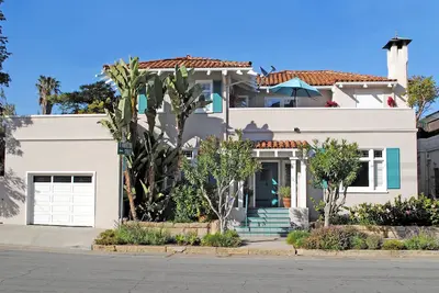 Image de \"Casa Azzurra\" situé au centre, entièrement équipé au coeur de West Beach - à pied de tout!