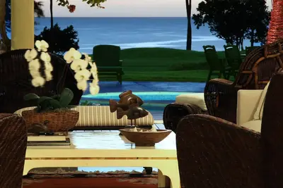 Image de Oceanfront, sur le parcours de golf, à côté de la plage, piscine chauffée et bain à remous, entièrement équipé