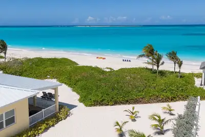 Image de Villa De Luxe En Bord De Mer Sur La Plage Blanche De Sable Avec Plus De 70 Ans, 5 Avis 5 ÉTOILES