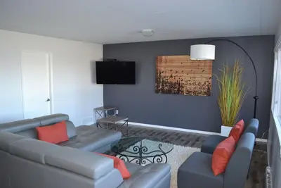 Image de * Superbe Emplacement *! Directement en face du lac Okanagan!