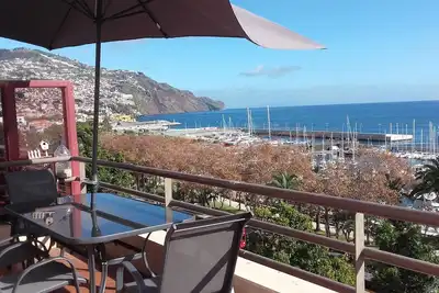 Image de Superbe vue sur la marina Funchal vue Ă 270Âş