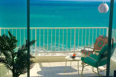 Image de Oceanfront Paradise ~ Un charmant condo nouvellement possédé vues spectaculaires sur l'océan