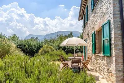 Image de Jolie ferme avec piscine et cottage dans le parc national de Sibilini