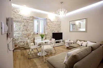 Appartement de luxe de 2 chambres dans le palais de Dioclétien, classé au patrimoine mondial de l'Unesco