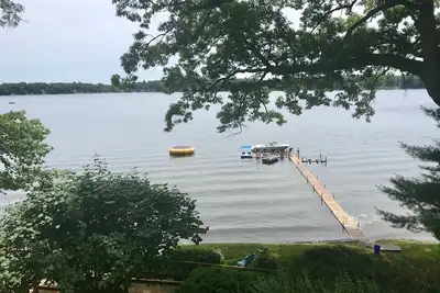 Image de 6 chambres maison sur tous les sports lac Cora avec bain Ă remous et quai, pour 14 personnes! ! !