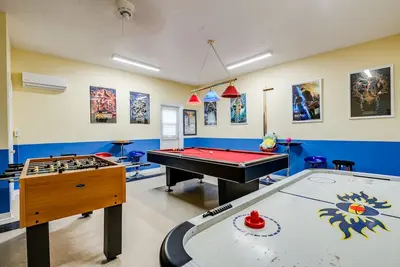 Image de Salle de jeux cinq étoiles, piscine / spa orientée sud, wifi, Disney 3 miles, barbecue gratuit