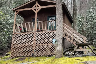 Image de Valle Crucis Farm Cabin Rental est Pet Friendly. Lieu de vacances parfait!