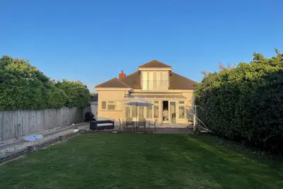 Image de Modern Beach Home à Bracklesham Bay - Parfait pour des vacances multi-génération