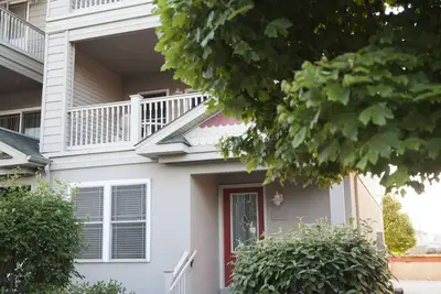 Image de Maison de ville familiale de luxe, piscine, garage 3 voitures, 5 téléviseurs, Internet