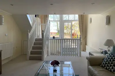 Image de Burlington Mansions - Beach Retreat - Triplex Apartment - Private Terrace - Gym