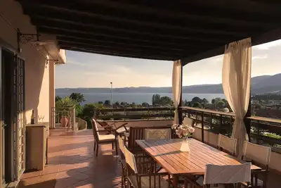 Image de Villa avec grande terrasse, jardin et vue de rêve