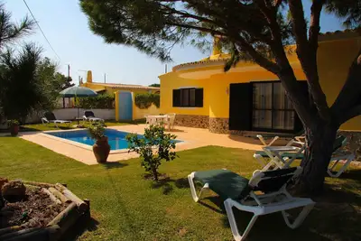 Image de Charmante villa avec jardin privé et piscine-quartier calme près de Quinta do Lago