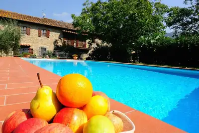 Belle villa en pierre rénovée - piscine privée, parc, climatisation, Tv55 ''