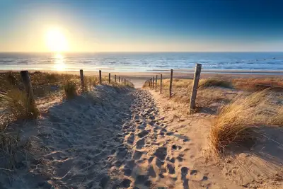 Image de Bel appartement de style ensoleillé et plage, rénové (2019) 700 m. de la dune