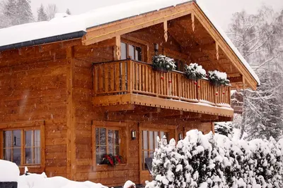 Image de Chalet accueillant, 3 Schlafzi. / 3 salles de bains / sauna 9 Pers. La saison de ski en Octobre-Mai