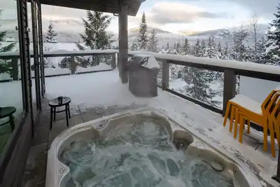 Image de Gorgeous Slopeside Luxury 4/4 Walk to Village, shopping / Dining. Vues prt HotTub