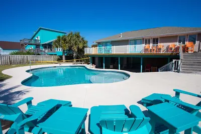 Image de Bungalow Gumbo: piscine privée chauffée avec bar dans la piscine, volley-ball, tennis de table