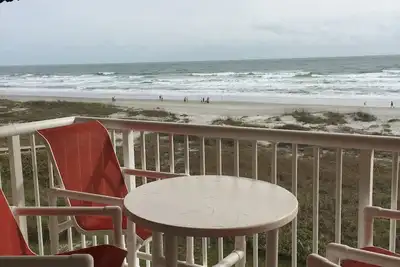 Image de 2019 Redécorée - Magnifique condo 3 chambres sur le front de mer avec vue sur l'océan!