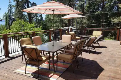 Image de Emplacement parfait avec Roof Deck Hot Tub (5 minutes à pied de Tahoe City! )