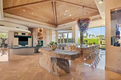 Image de Swim Up Pool Bar / Spa, Table De Piscine, Salle À Vapeur, 6 En Suites, Ping Pong, Putting Green