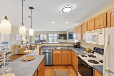 Image de Condo 3br Avec Un Piscine Communautaire Et Un Tennis À La Plage