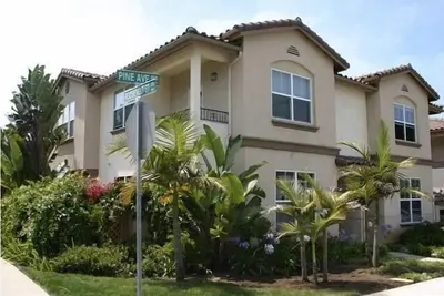 Image de Carlsbad Beach House - Étapes vers le village et la plage!