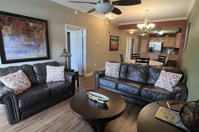 Image de Beau premier étage 2 chambres / 2 salles de bain Riverfront Condo