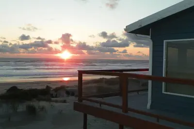 Image de Front De Mer, Vues Impressionnantes Et ACCÈS Facile À La Plage. 5 chambres, 4 bains. 2 cuisines.