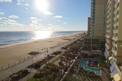 Image de 2br / 2ba Condo - Oceanfront Resort sur Virginia Beach Boardwalk