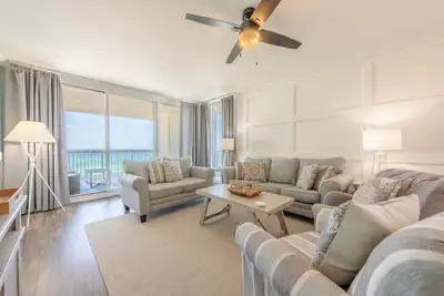 Image de Extrémité de plancher bas 4br 3ba de Majestic Beach Towers avec une vue imprenable sur le circuit imprimé!