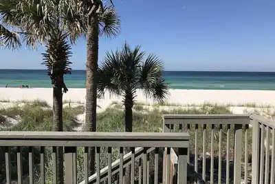 Image de Entrez Dans La Zone Flip Flop À Droite Sur La Plage! ! ! Renseignez-vous sur les spéciaux d'hiver!