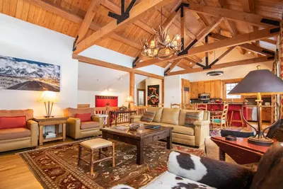 Image de Rmr: 4 chambres Deluxe House - à pied des pistes de ski et des restaurants! Activités gratuites incluses!